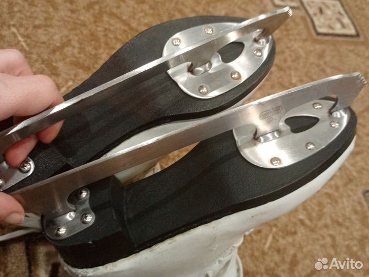 Коньки фигурные 40 размер