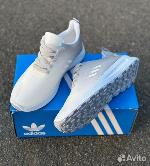 Кроссовки спортивные adidas