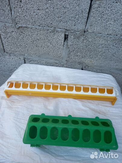 Для птицы : поилки, кормушки, гнезда