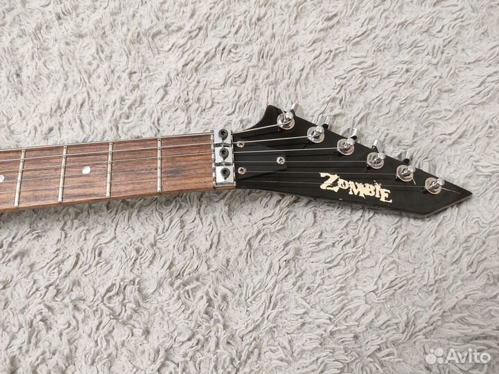 Комплект Электрогитара + Комбик + Педаль