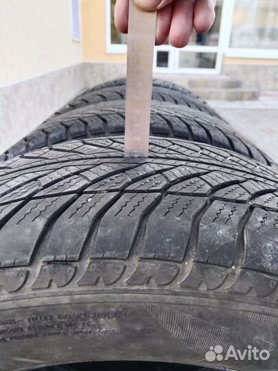 Goodyear UltraGrip 8 Performance 225/55 R17 97H