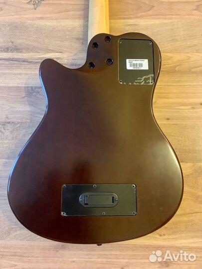 Бас Гитара Godin. Электро акустическая безладовая