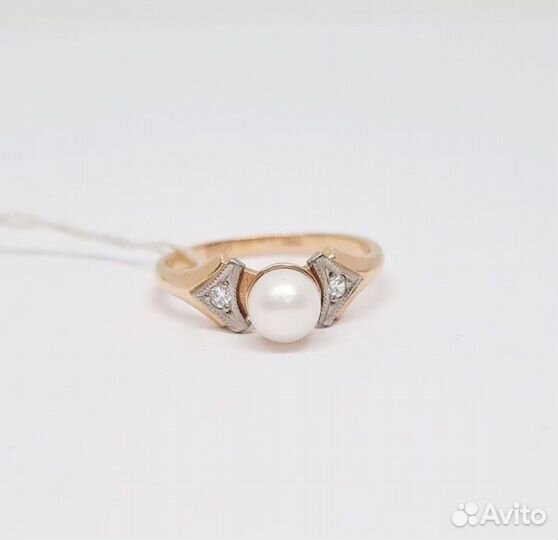 Золотое кольцо с камнем 18р