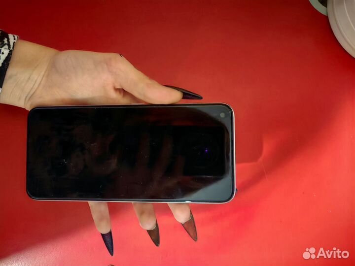 Телефон realme 9