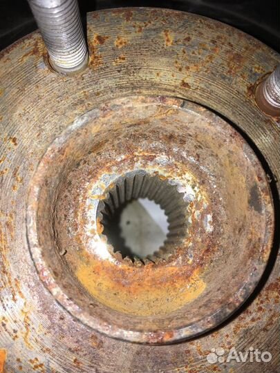 Кулак поворотный ступица в сборе передний левый