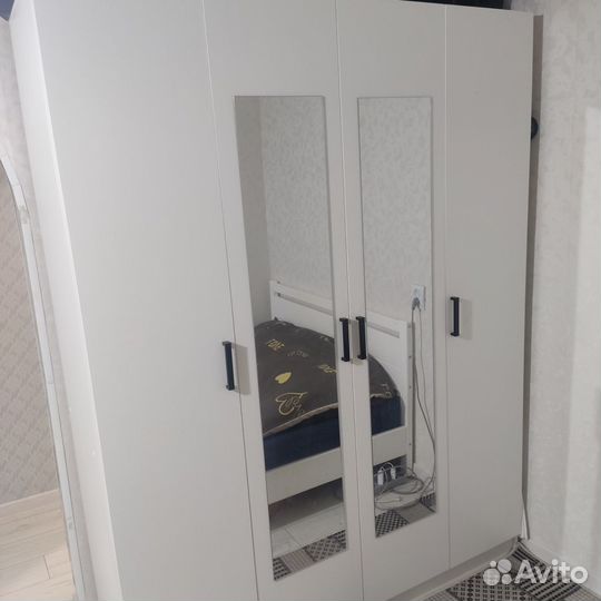 Шкаф белый распашной