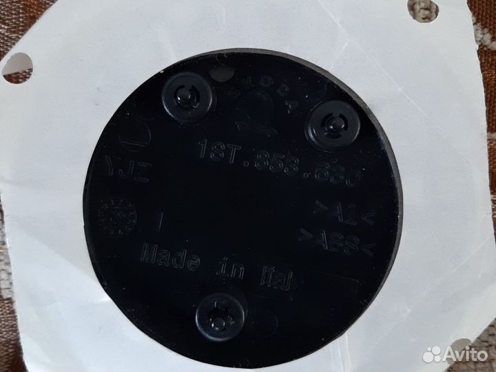 Эмблема на капот