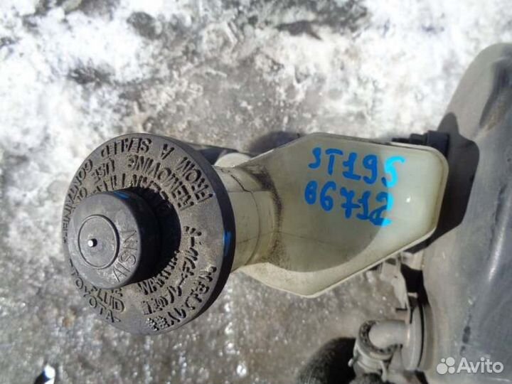 Главный тормозной цилиндр Toyota Caldina ST195