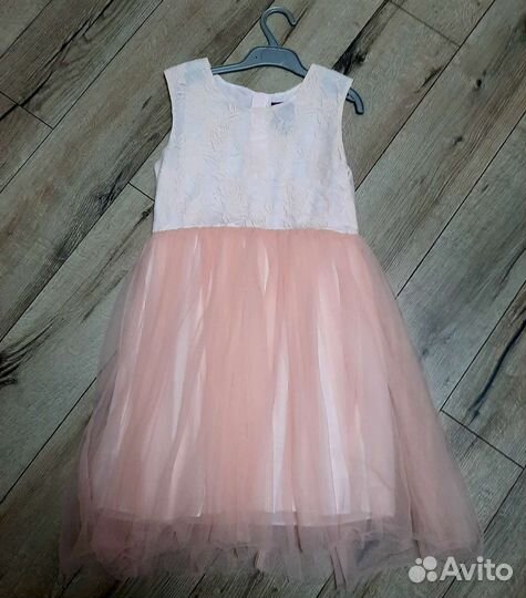 Платье нарядное на девочку 140- 146