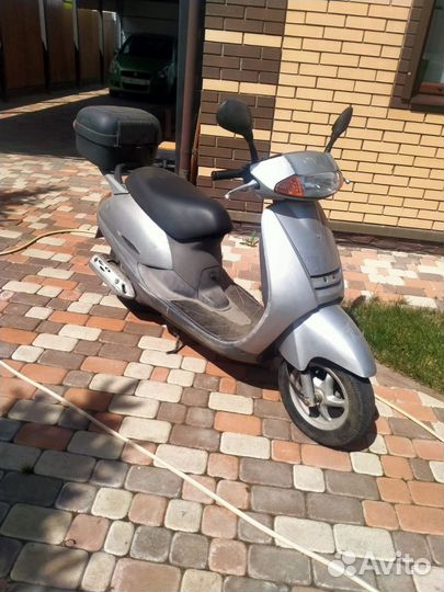 Скутер Honda Lead