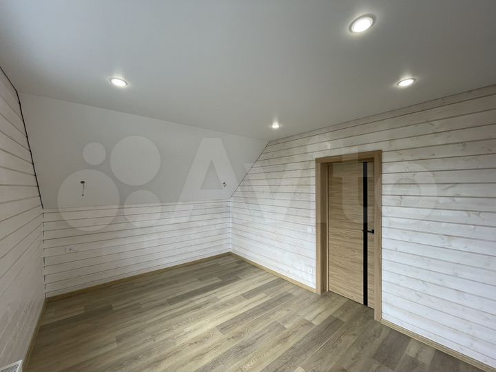 Дом 158 м² на участке 9,5 сот.