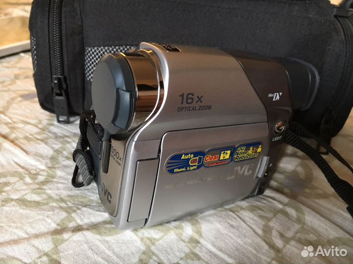 Мини видеокамера JVC