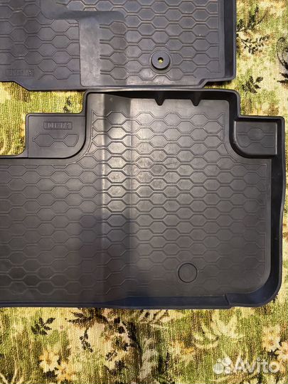 Резиновые коврики на haval f7