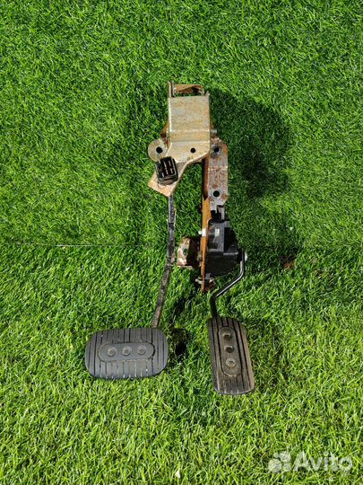 Педальный узел АКПП, педаль газа,тормоза Nissan