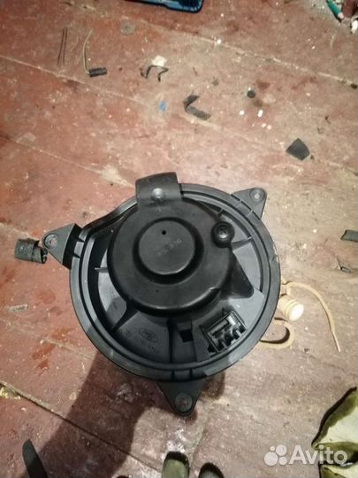 Моторчик печки фокус 1