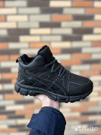 Зимние кроссовки asics