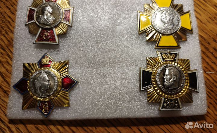 Значки (ордена) сувенирные с императорами России