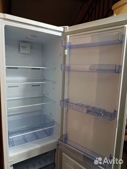 Двухкамерный холодильник Beko rcnk 335K00 W