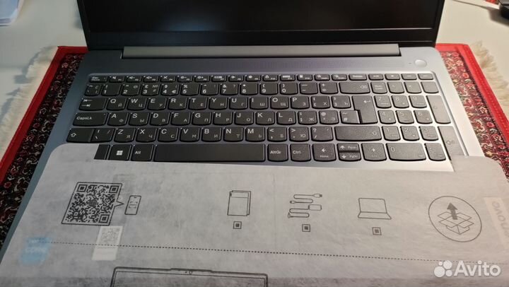 Ноутбук Lenovo IdeaPad Slim 3 15IRU8 новый