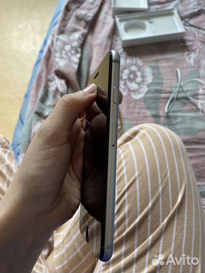 Телефон iPhone 6s