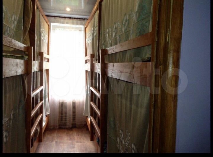 Комната 53 м² в 2-к., 1/2 эт.