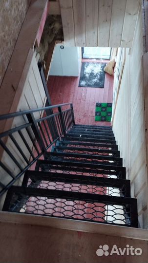 Лестница из металла в дом