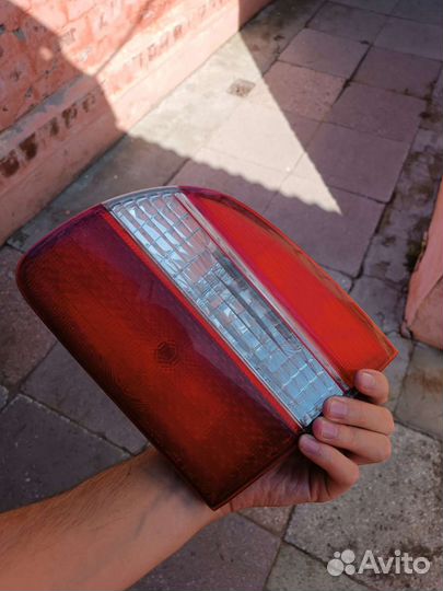 Стоп крышки багажника Тойота corolla