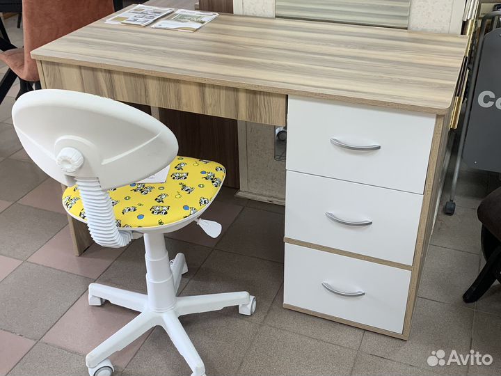 Письменный стол