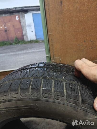 Pirelli Ice Asimmetrico 215/60 R16