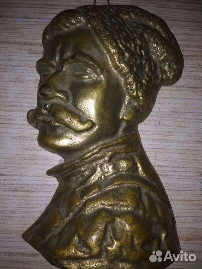 Барельеф чапаева бронза