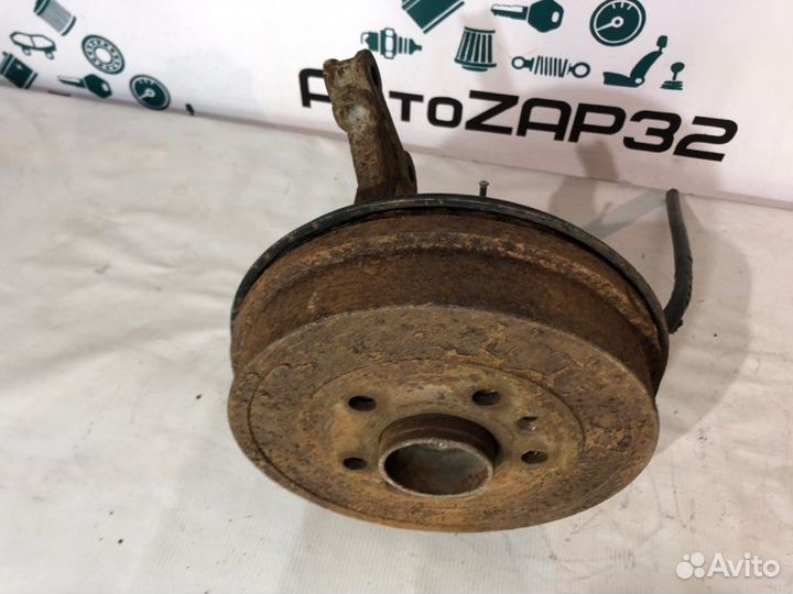 Кулак задний правый Renault Duster K4MA606 2014