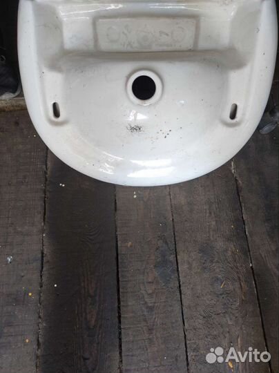 Раковина в ванную новая