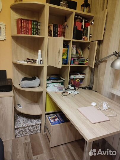 Стол письменный со стеллажом