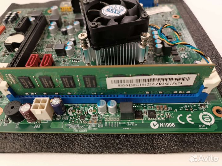 Материнская плата с процессором и памятью