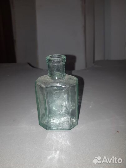 Аптечный пузырёк и граненые стаканчики (маленькие)