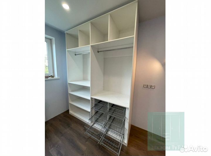 Зеркальный шкаф