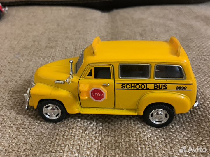 Игрушечный chevrolet Suburban 1950