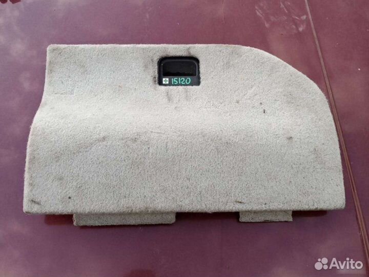 Крышка ниши багажника правая Audi 100 универсал