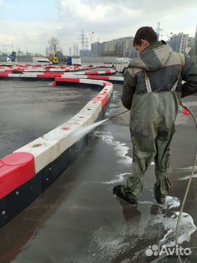 Выездная мойка фасадов, техники, крыш