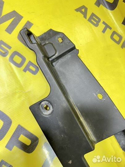 Кожух замка капота Hyundai Elantra XD