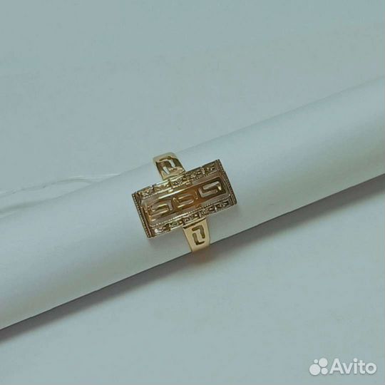 Кольцо с бриллиантом