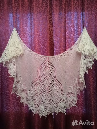 Шаль ажурная ручной работы
