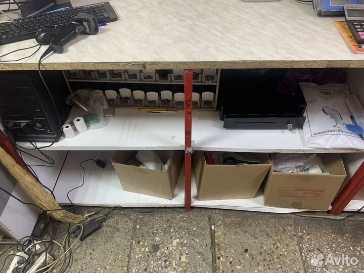 Витрины и стол