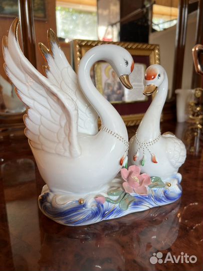 Статуэтка лебедь