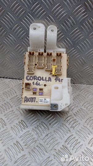 Салонный блок предохранителей Toyota Corolla 14г