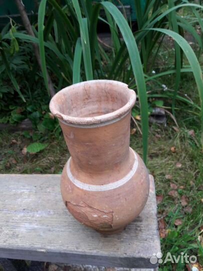 Старинная глиняная крынка для молока