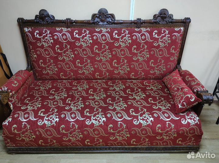 Старинный диван