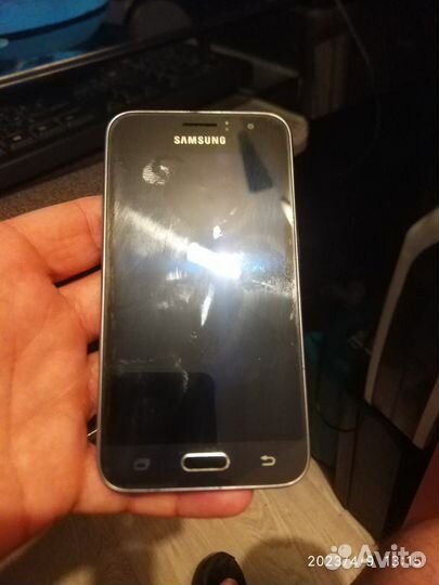 Смартфон Samsung galaxy J1