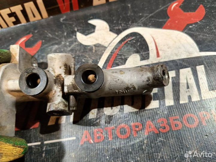 Главный тормозной цилиндр Toyota Corolla 9 E120