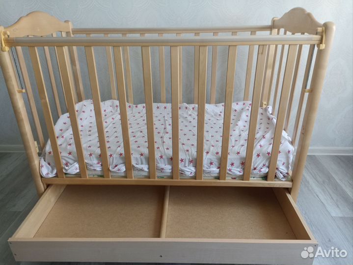 Детская кроватка